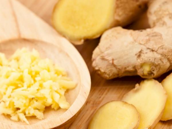 Priljubljena začimba, ki ni za vsakogar: komu je ingver lahko nevaren?